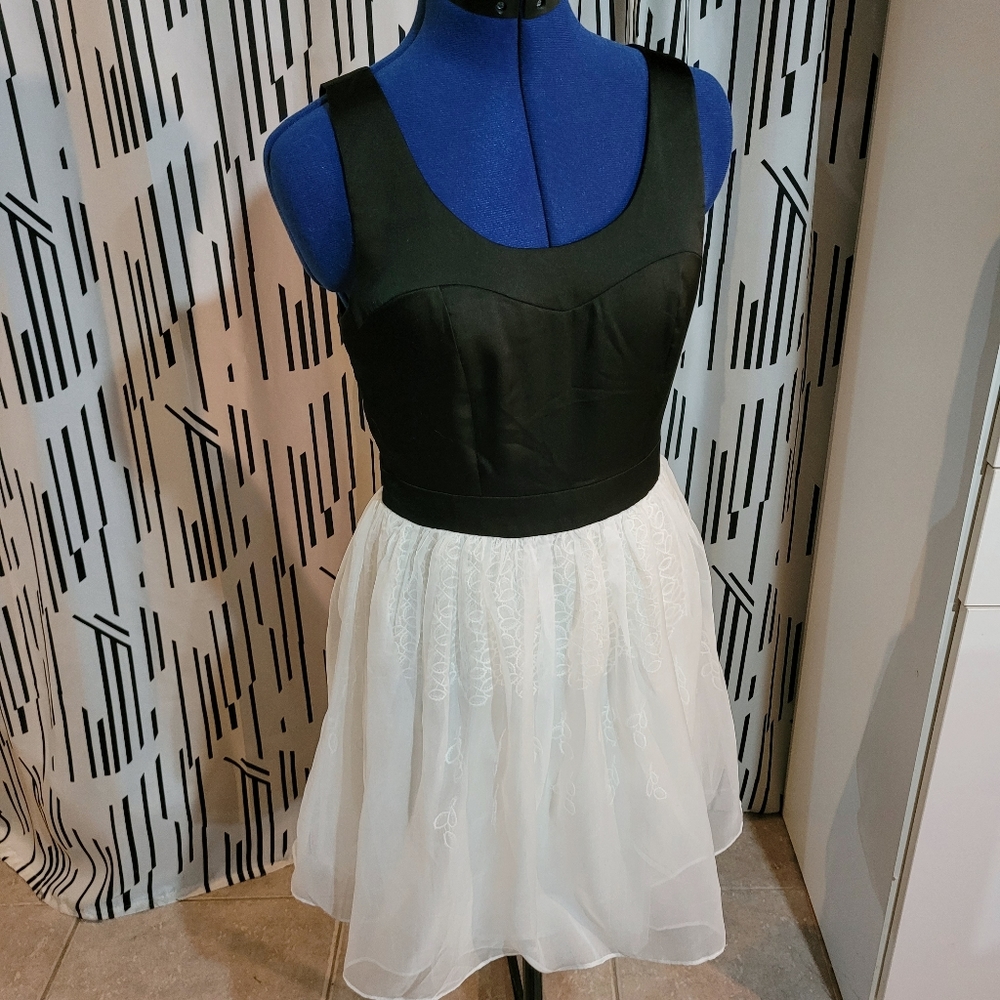 Baby doll black and white dress - Women's M